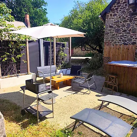 Casa de Férias La Petite Maison En Pierre - Classe 3 Etoiles Mayenne